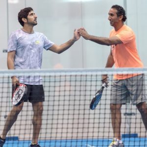 il principe con il suo compagno di paddle Bin